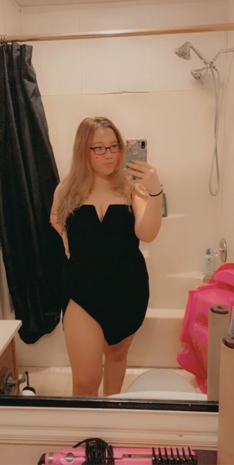 Naakte gelekte OnlyFans-foto van Nikky