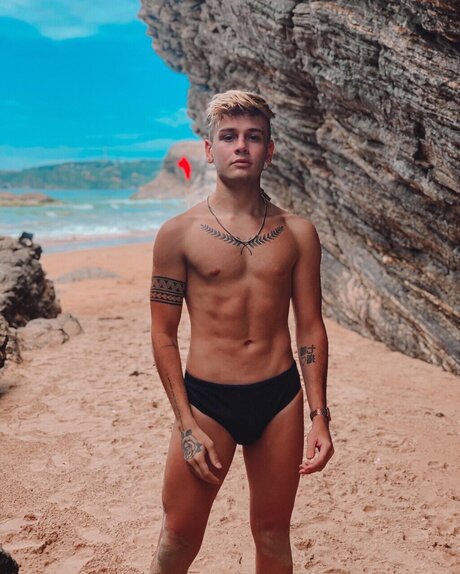 Naakte gelekte OnlyFans-foto van Guilherme Gonalves