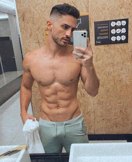 Naakte gelekte OnlyFans-foto van Diego Oliveira