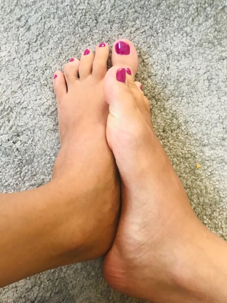 Naakte gelekte OnlyFans-foto van Naughtyfeet