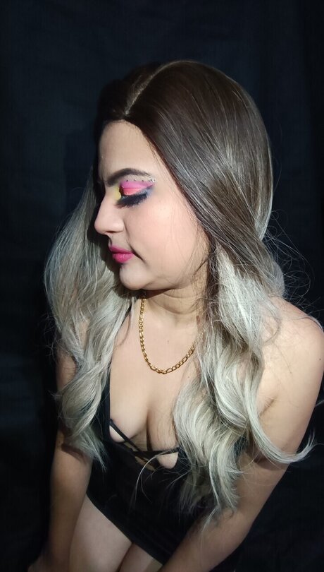 Naakte gelekte OnlyFans-foto van Yemadisonsara