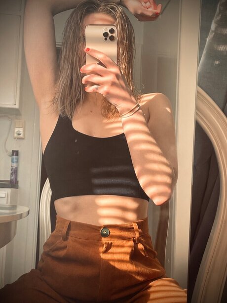 Naakte gelekte OnlyFans-foto van Bitchalante