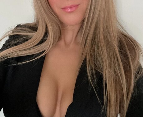 Naakte gelekte OnlyFans-foto van Boobilicious