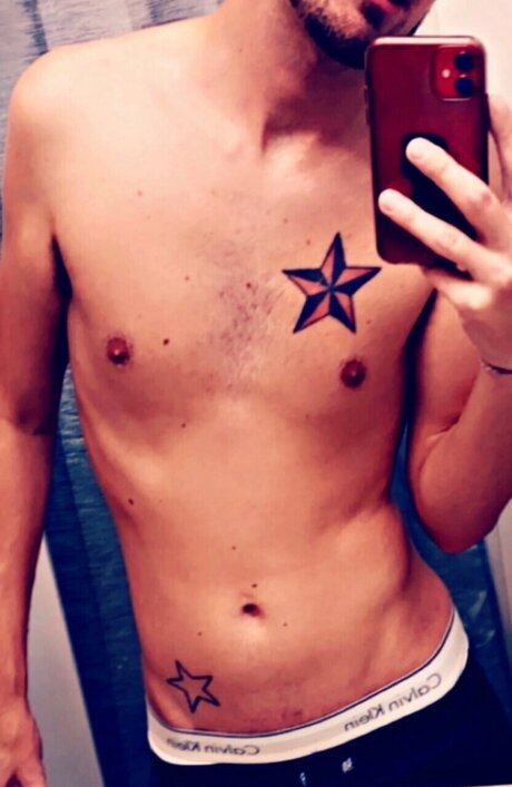 Naakte gelekte OnlyFans-foto van Brett Woodard