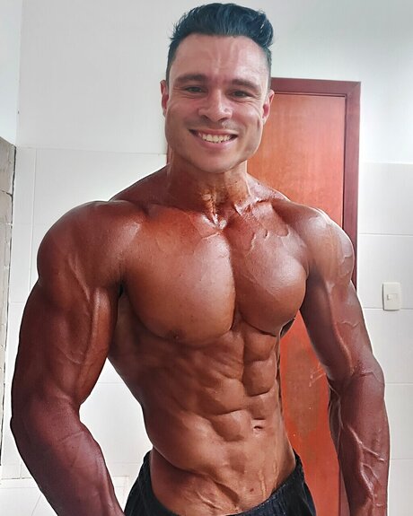 Naakte gelekte OnlyFans-foto van Sayajinn