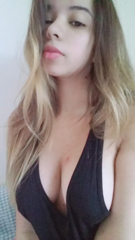 Naakte gelekte OnlyFans-foto van Luna