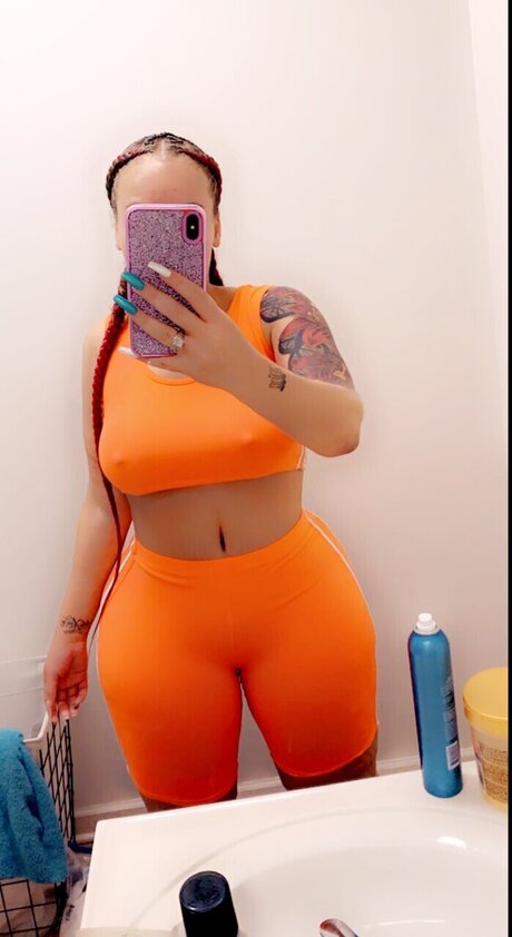 Naakte gelekte OnlyFans-foto van Prettyasslala