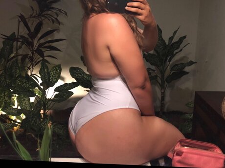 Naakte gelekte OnlyFans-foto van Bouncybella