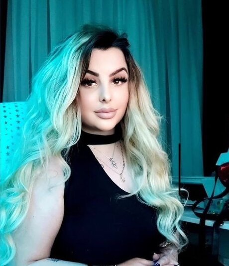 Naakte gelekte OnlyFans-foto van Katie Davis Vip