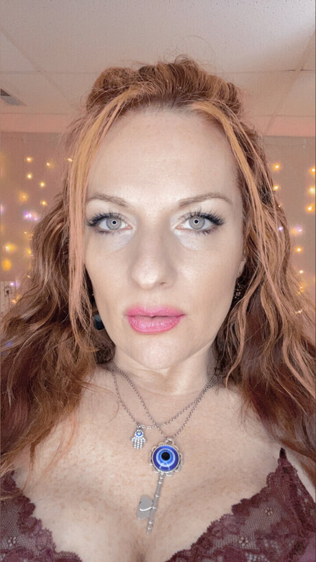 Naakte gelekte OnlyFans-foto van Bella Tempest