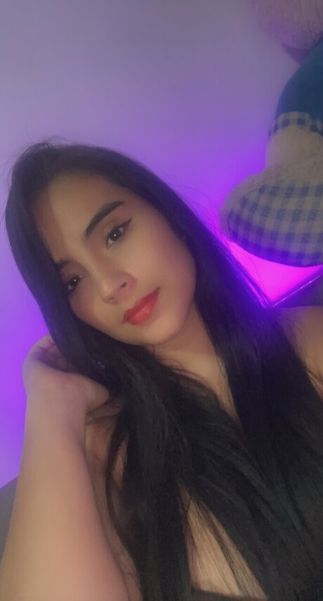 Naakte gelekte OnlyFans-foto van Mara Ngel