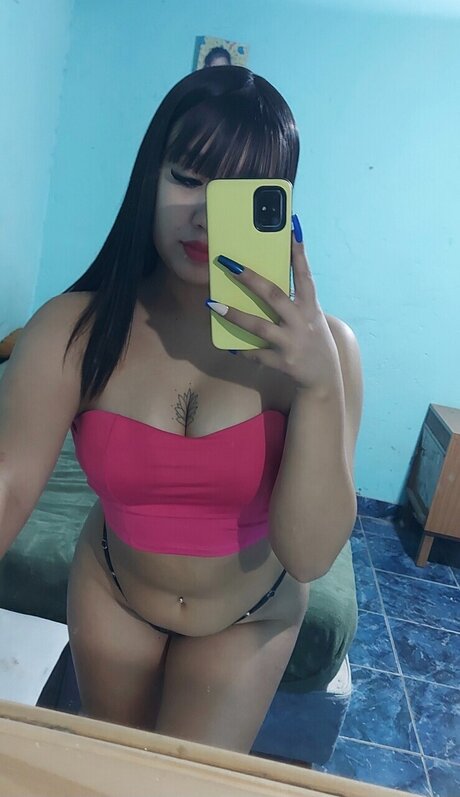 Naakte gelekte OnlyFans-foto van Karen Ruiz