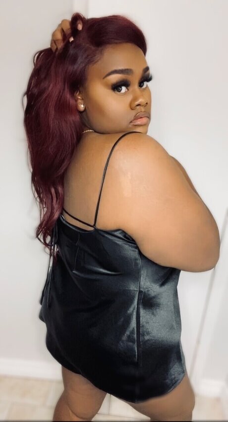 Naakte gelekte OnlyFans-foto van Bigfine