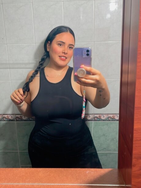 Naakte gelekte OnlyFans-foto van Yeraldin Montoya