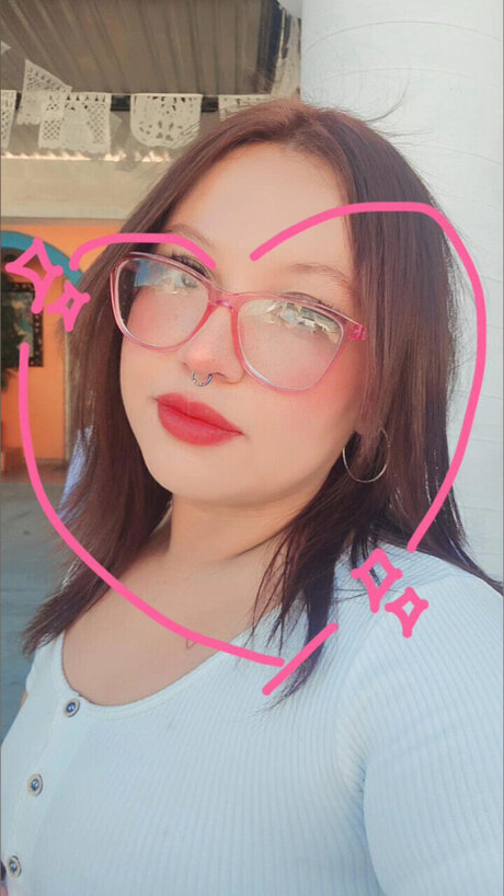 Naakte gelekte OnlyFans-foto van Reyna Cisneros