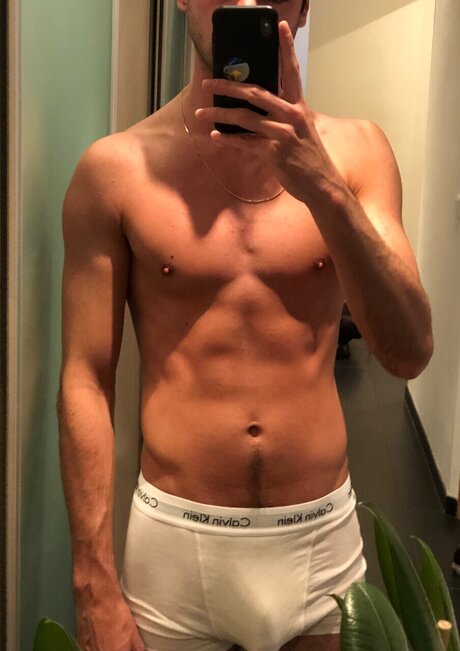 Naakte gelekte OnlyFans-foto van Urhotlucas