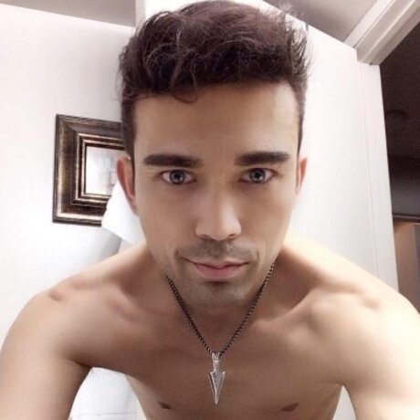 Naakte gelekte OnlyFans-foto van Thomkatofficial