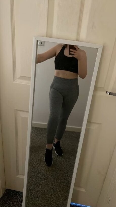 Naakte gelekte OnlyFans-foto van Louisew