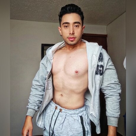 Naakte gelekte OnlyFans-foto van Benyamin Fuentes