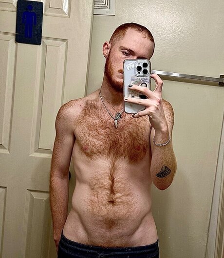 Naakte gelekte OnlyFans-foto van Henri