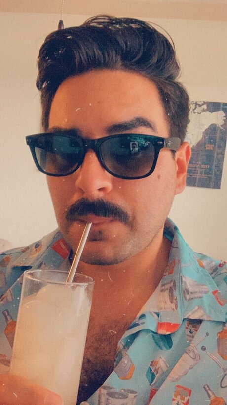 Naakte gelekte OnlyFans-foto van Ethan