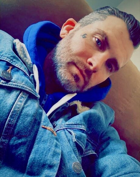 Naakte gelekte OnlyFans-foto van Deville13