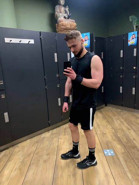 Naakte gelekte OnlyFans-foto van James Litman