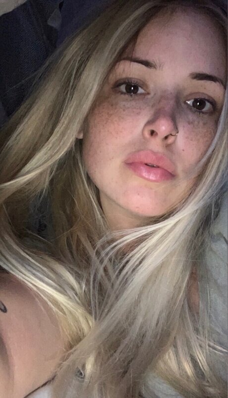 Naakte gelekte OnlyFans-foto van Luckylilly