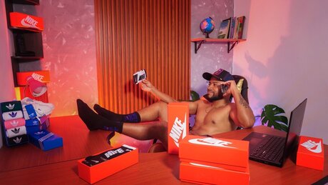Naakte gelekte OnlyFans-foto van Champagne