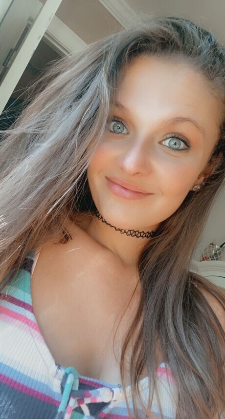 Naakte gelekte OnlyFans-foto van Ashley Hettrick