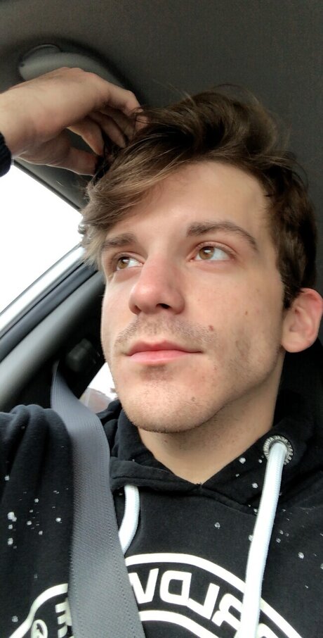 Naakte gelekte OnlyFans-foto van Computerguy