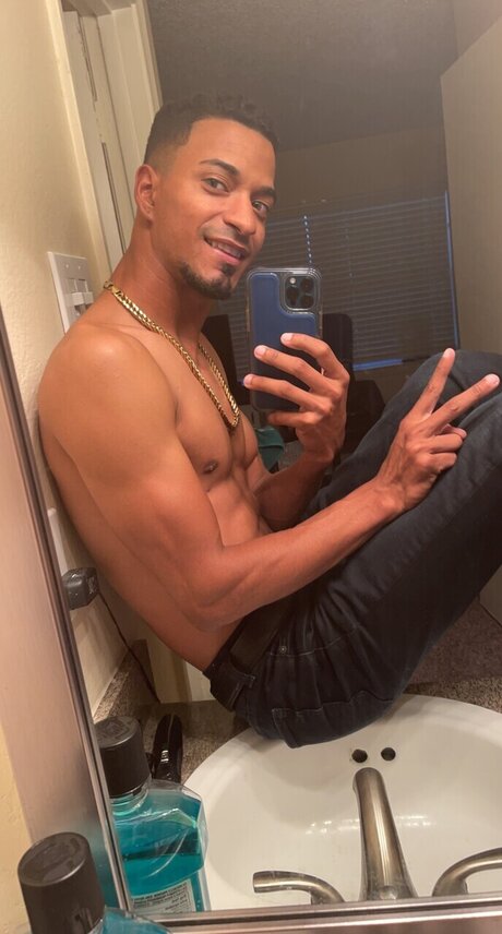 Naakte gelekte OnlyFans-foto van Victor