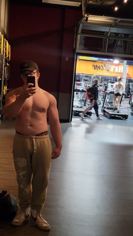 Naakte gelekte OnlyFans-foto van Steven