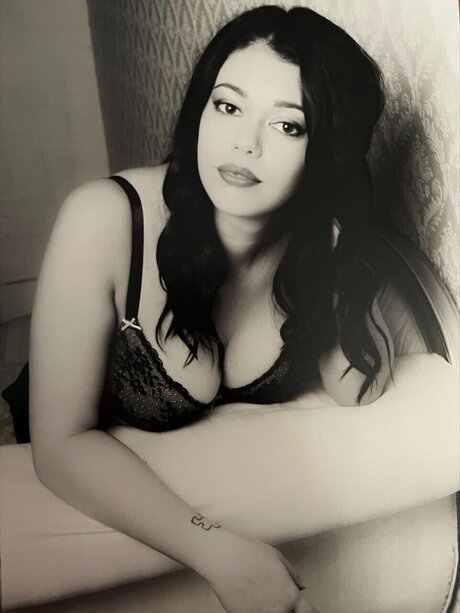 Naakte gelekte OnlyFans-foto van Sweet Angel