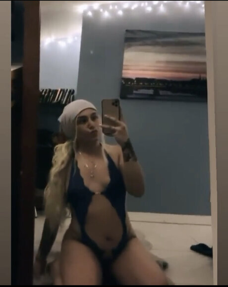 Naakte gelekte OnlyFans-foto van Thalia