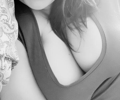 Naakte gelekte OnlyFans-foto van Vale