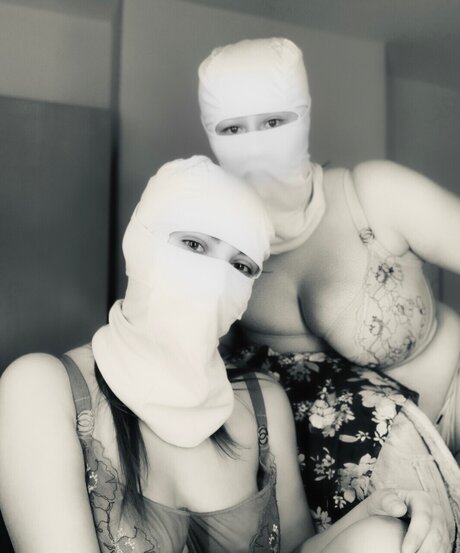 Naakte gelekte OnlyFans-foto van Ballybabies
