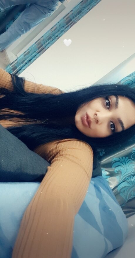Naakte gelekte OnlyFans-foto van Monica Monica