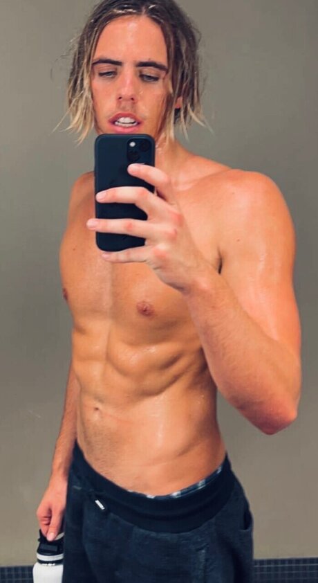 Naakte gelekte OnlyFans-foto van Ryan