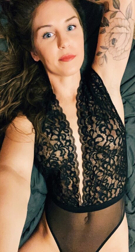 Naakte gelekte OnlyFans-foto van Angel