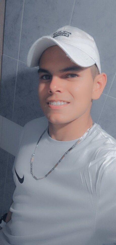 Naakte gelekte OnlyFans-foto van Leonardo