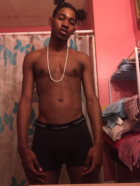 Naakte gelekte OnlyFans-foto van Lilhotboy Dolo