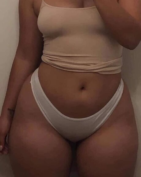 Naakte gelekte OnlyFans-foto van Melissa Leandra
