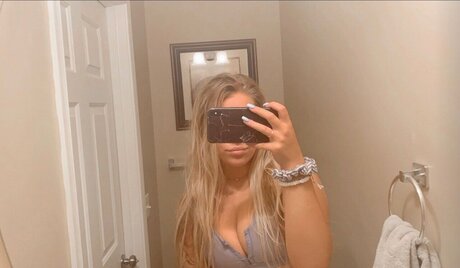 Naakte gelekte OnlyFans-foto van Chelsea Michaels