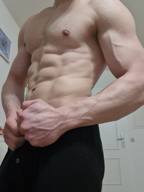 Naakte gelekte OnlyFans-foto van Sobo