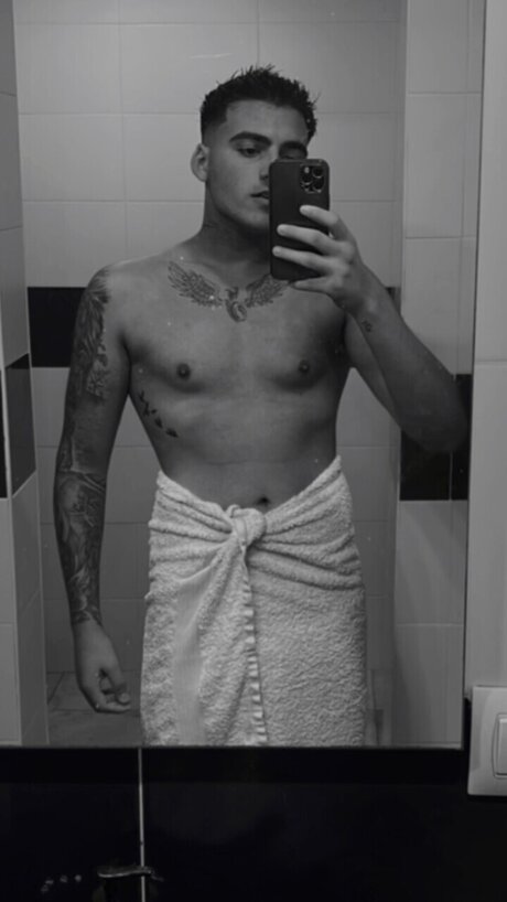 Naakte gelekte OnlyFans-foto van Jeray Barragan