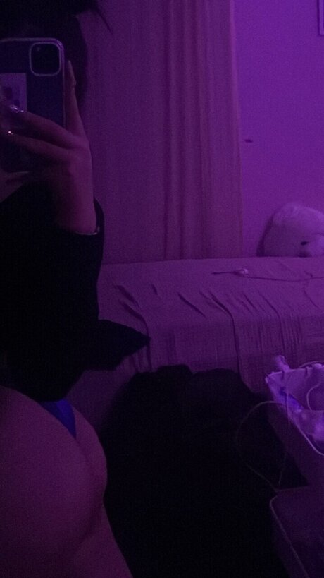 Naakte gelekte OnlyFans-foto van Lallyyys