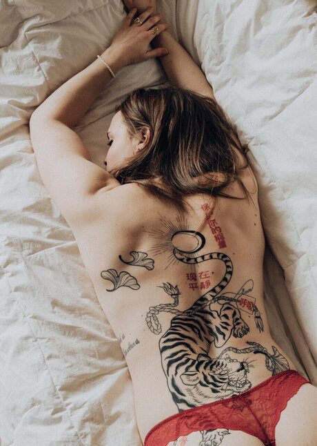 Naakte gelekte OnlyFans-foto van Nanna