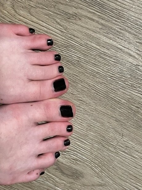 Naakte gelekte OnlyFans-foto van Anonymous Feet Girl