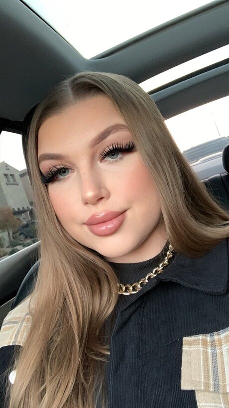Naakte gelekte OnlyFans-foto van Kaelyn Moore